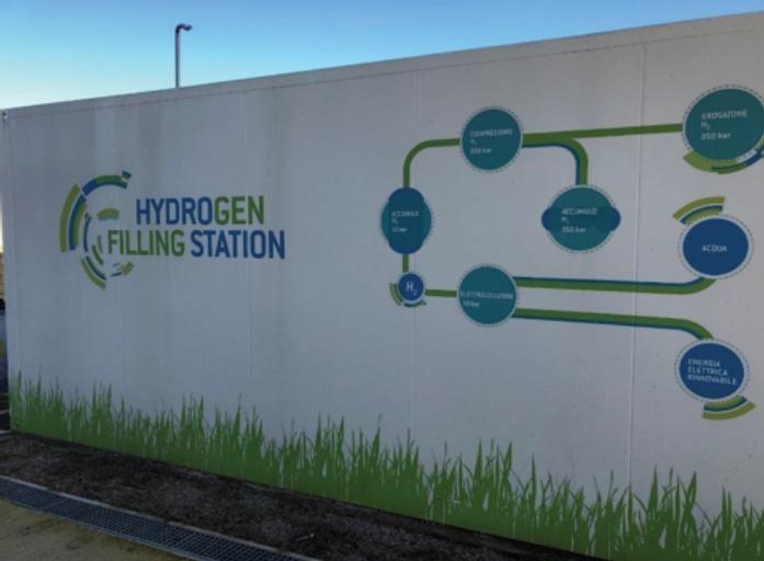 picture of a solar-powered  hydrogen refuelling  station